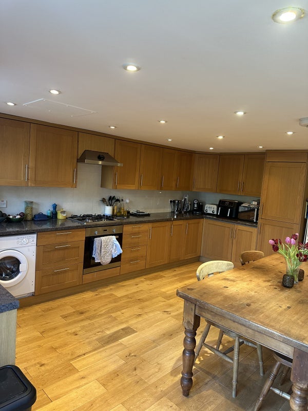 Room Eversleigh Road in Greater London