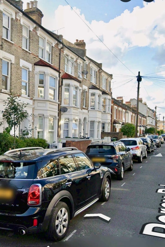 Flat Percy Road in Greater London