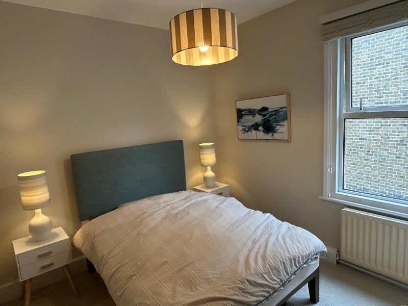 Room Heathwall Street in Greater London