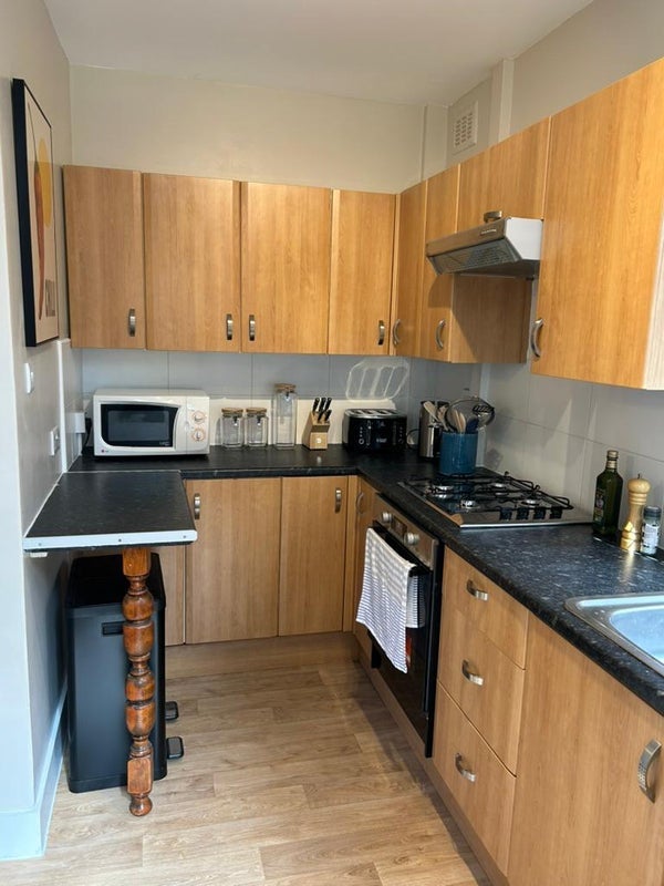Room Heathwall Street in Greater London