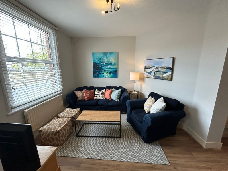 Room Heathwall Street in Greater London