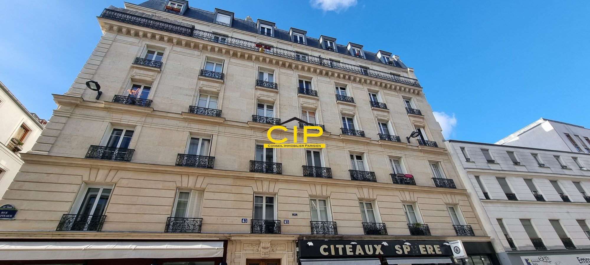 Flat Rue de Cîteaux in Paris