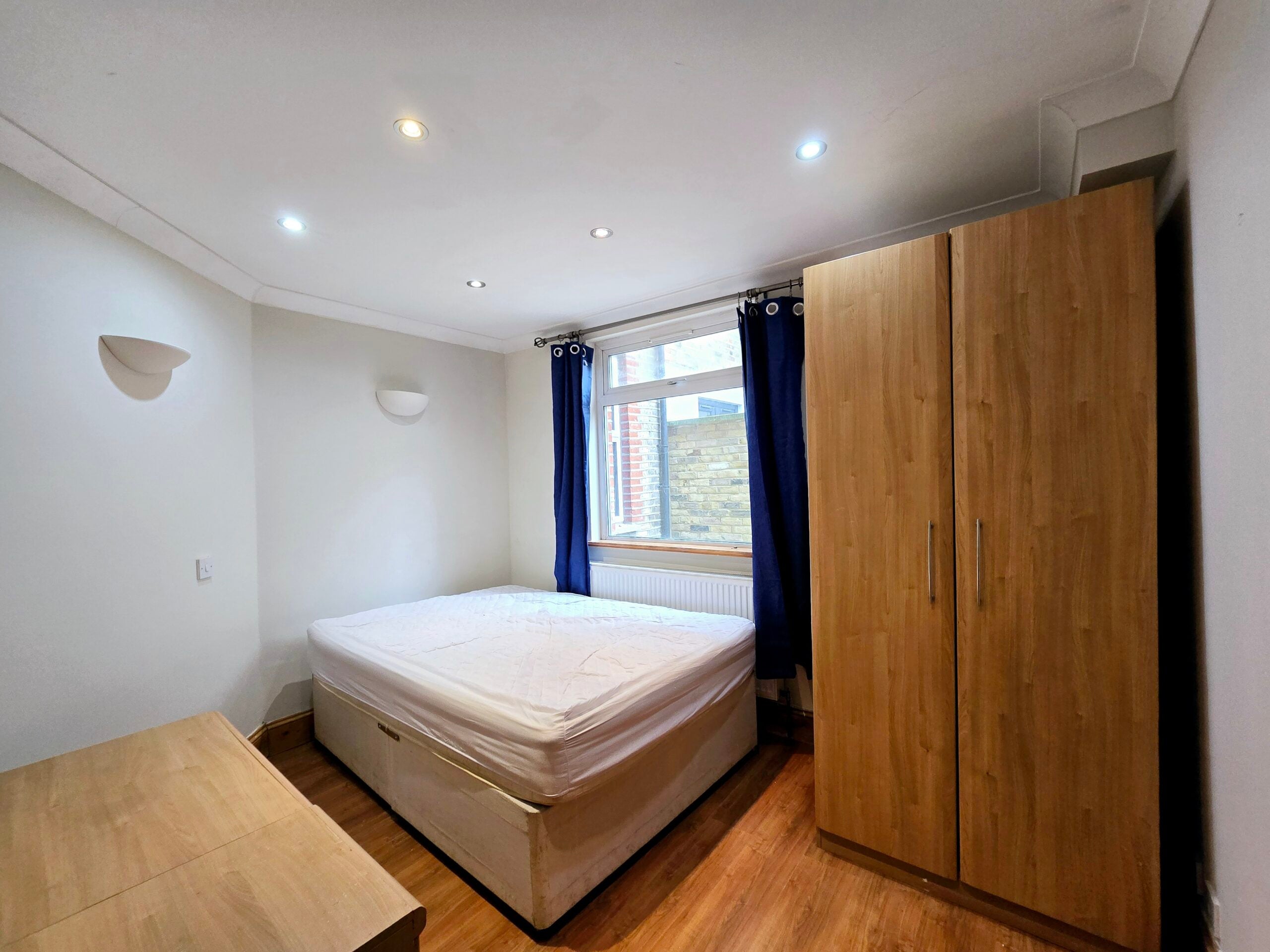Flat Tooting Bec Road in Greater London