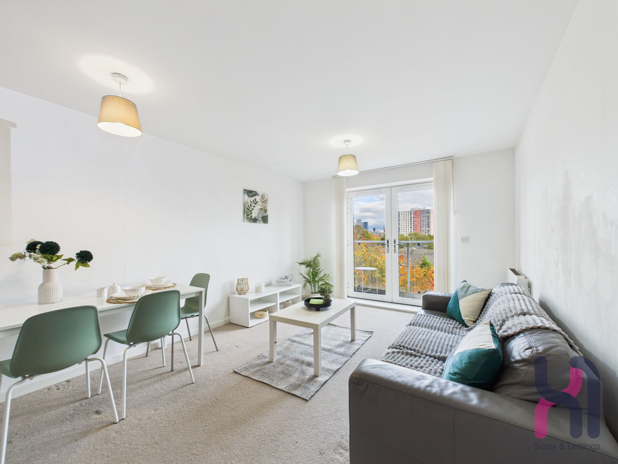 Flat Elmira Way in Salford