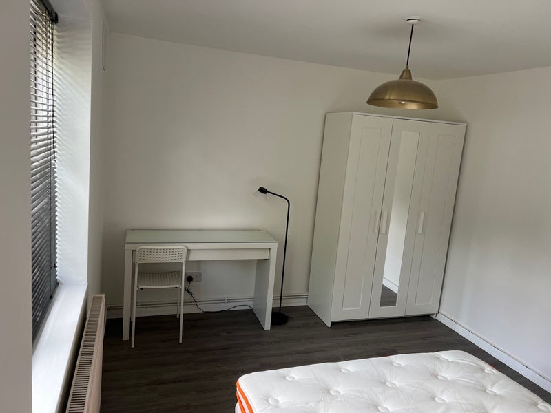 Room Sellindge Close in Greater London