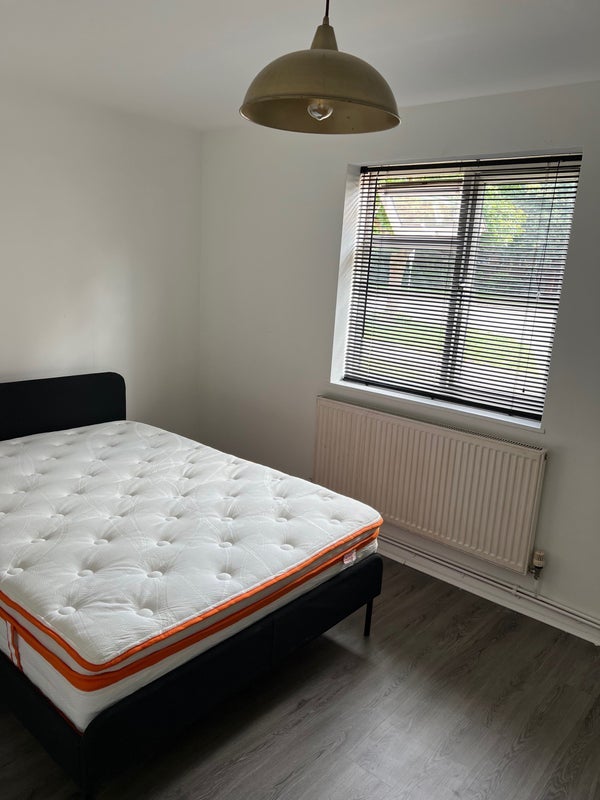 Room Sellindge Close in Greater London