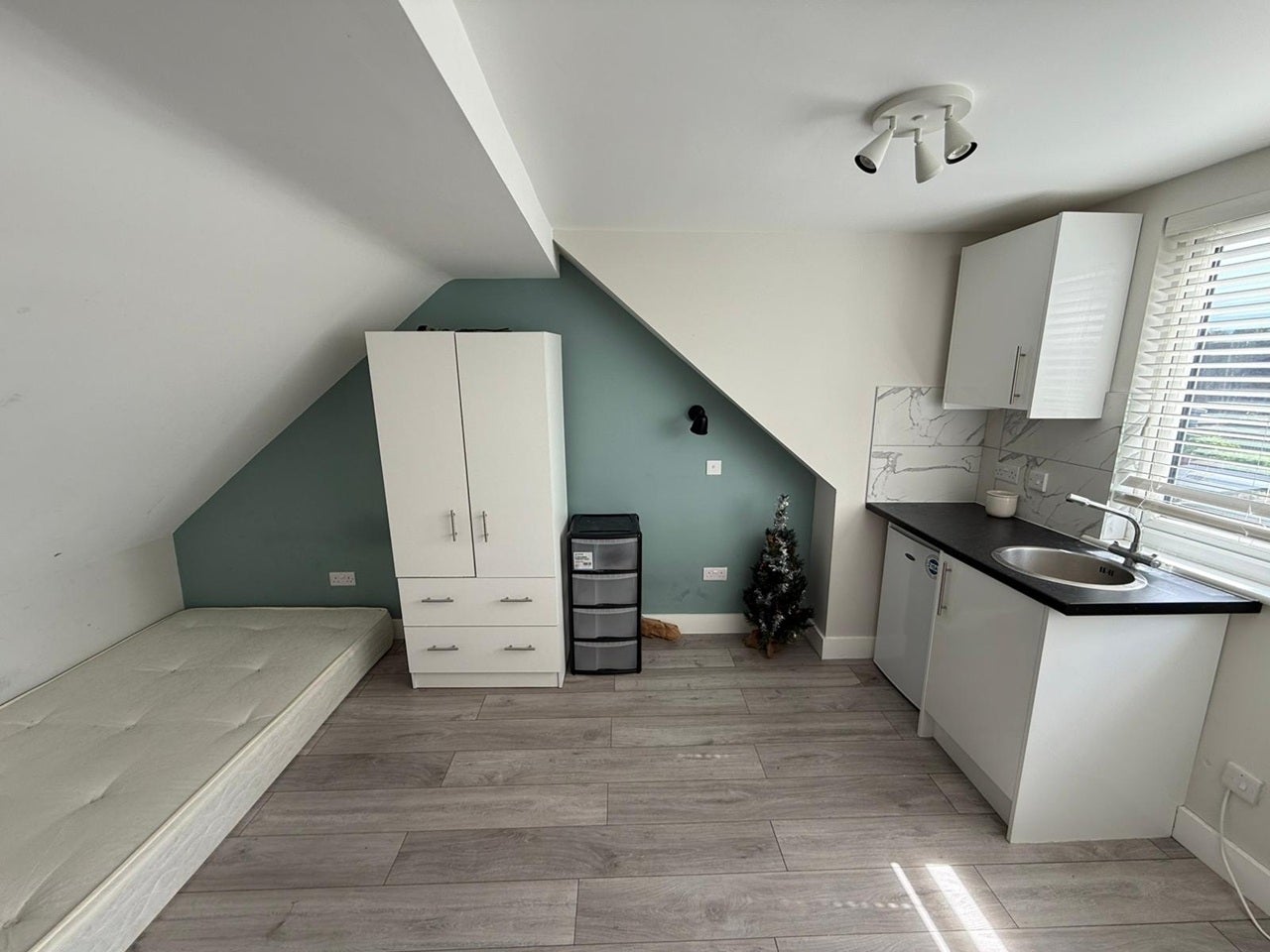 Flat Abercorn Crescent in Greater London