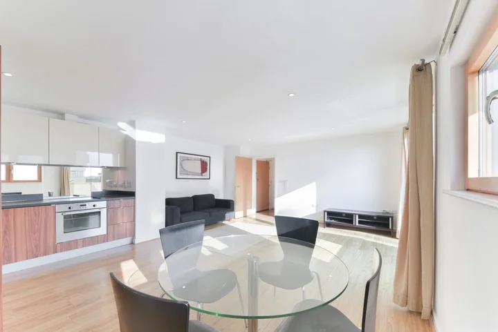 Flat Axe Street in Greater London