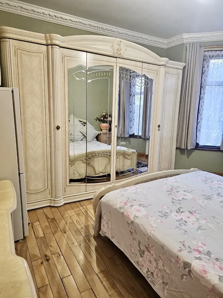 Room Colville Road in Greater London