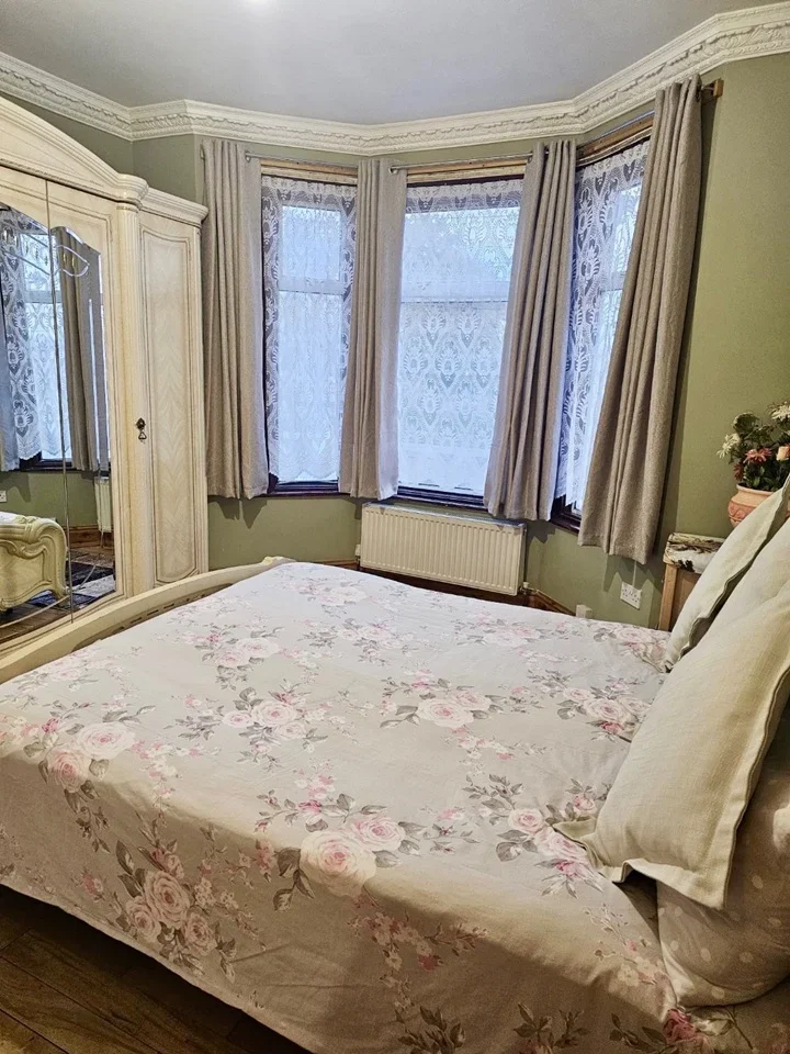 Room Colville Road in Greater London