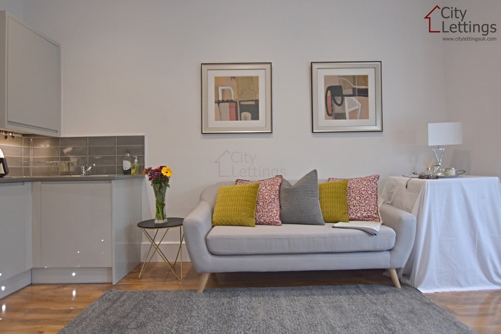 Flat Gedling Grove in Nottingham