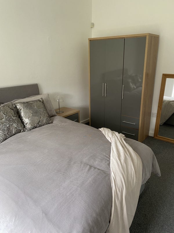 Room Thurston Road in Glasgow