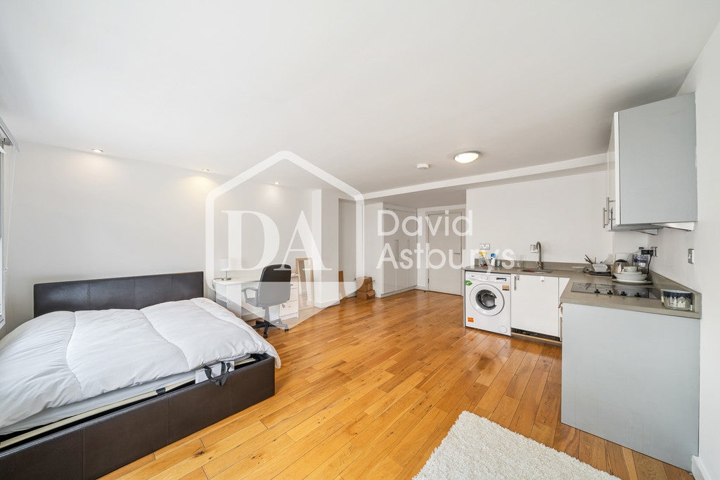 Flat York Way in Greater London