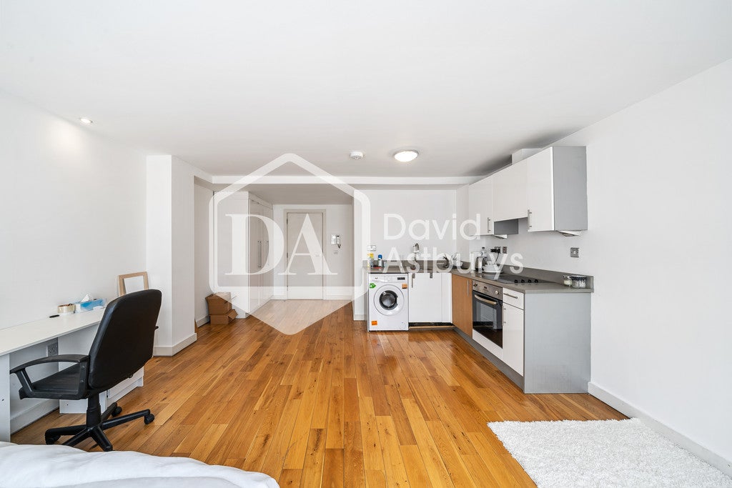 Flat York Way in Greater London