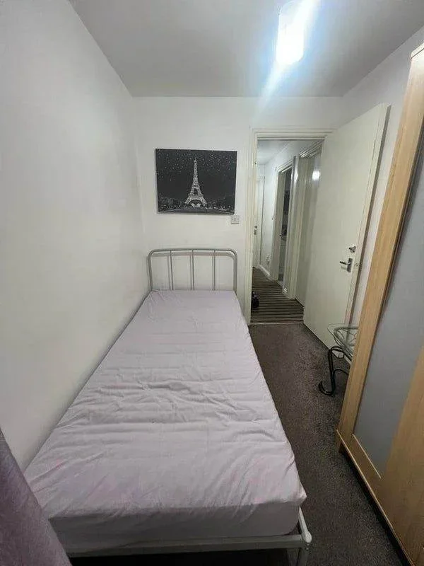 Room Halsway in Greater London
