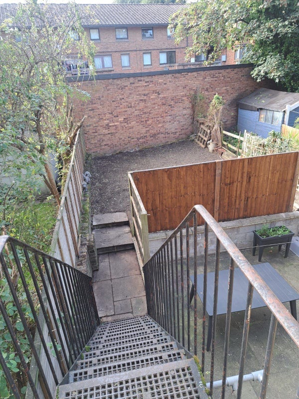 Flat Vicarage Grove in Greater London