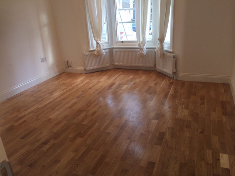 Flat Vicarage Grove in Greater London