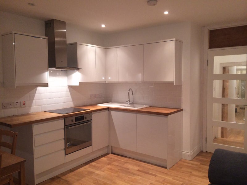 Flat Vicarage Grove in Greater London
