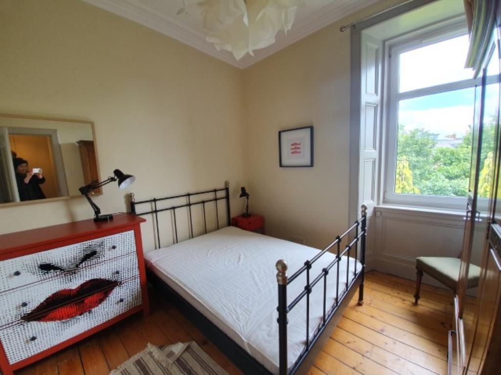 Flat Comiston Gardens in Edinburgh