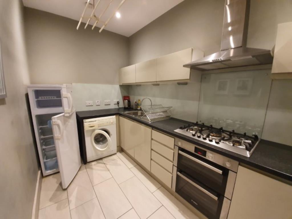 Flat Comiston Gardens in Edinburgh