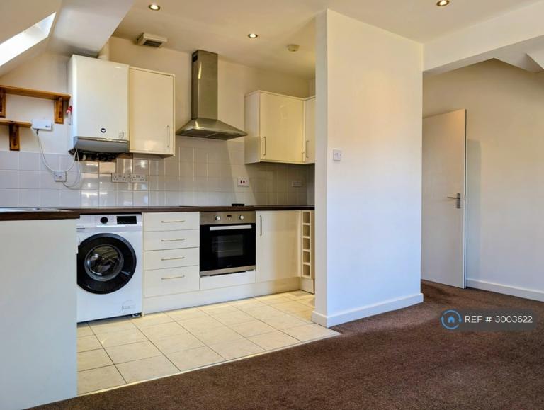 Flat Cowbridge Road East in Cardiff