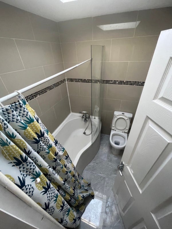 Room Mitcham Lane in Greater London