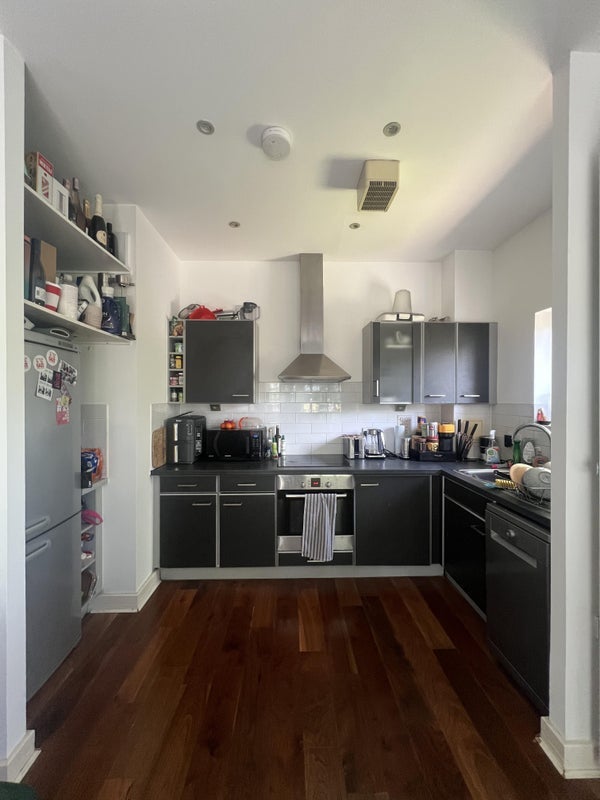Room Birdwood Avenue in Greater London