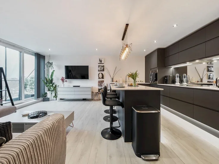 Flat Hurst Road in Elmbridge