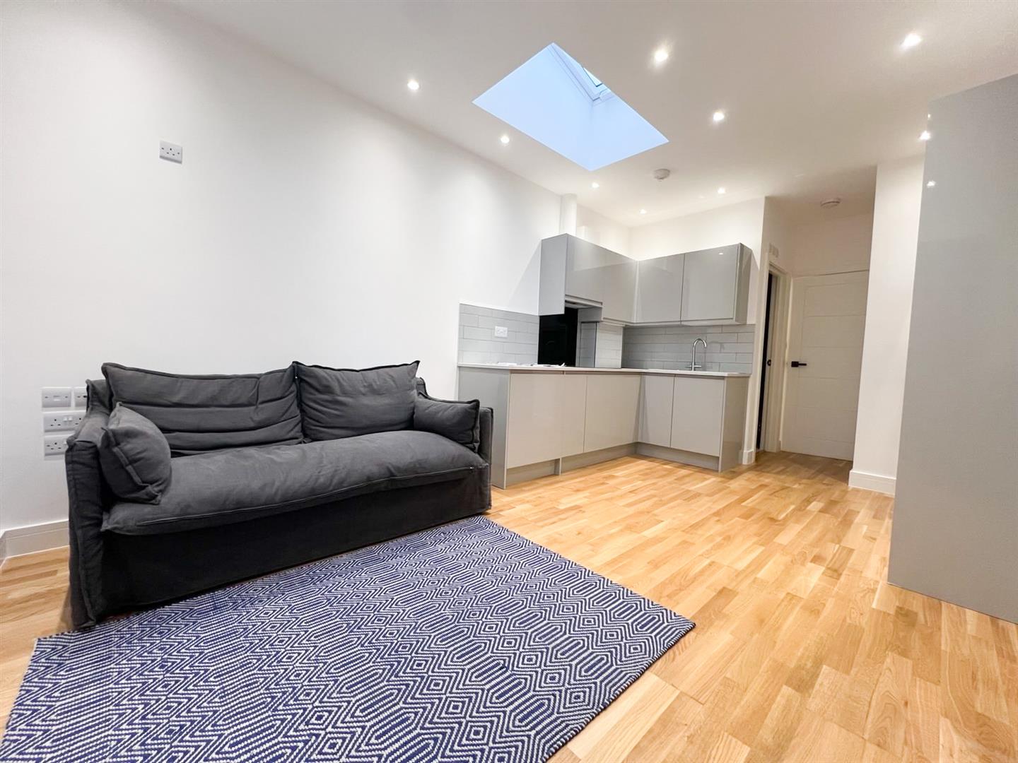 Flat London Road in Greater London