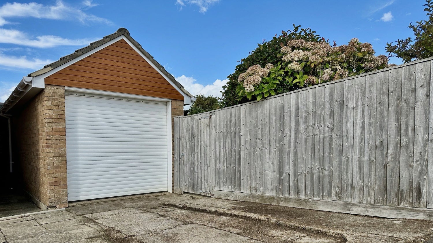 House Woodhall Drive in Sandown