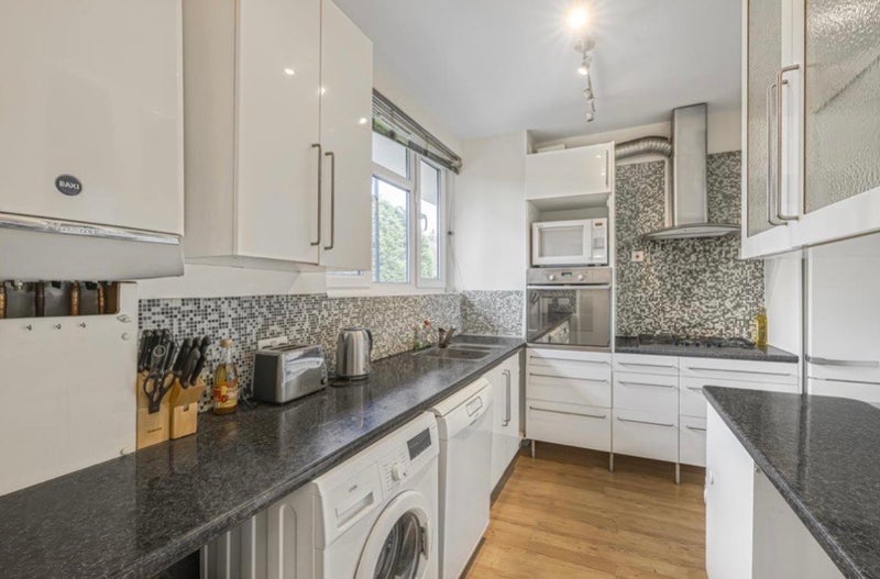 Room Inner Park Road in Greater London
