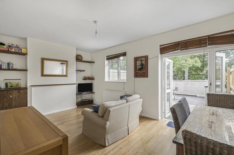 Room Inner Park Road in Greater London
