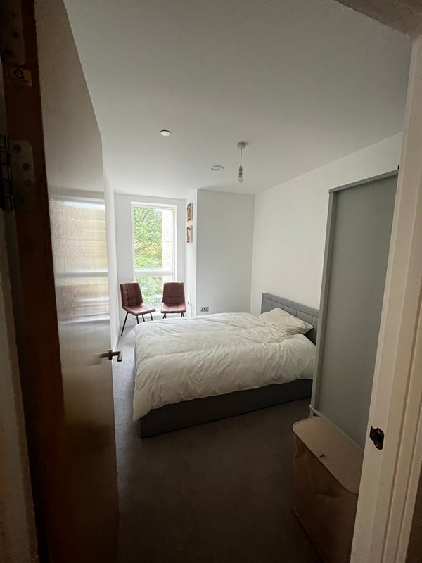 Flat Keens Yard in Greater London