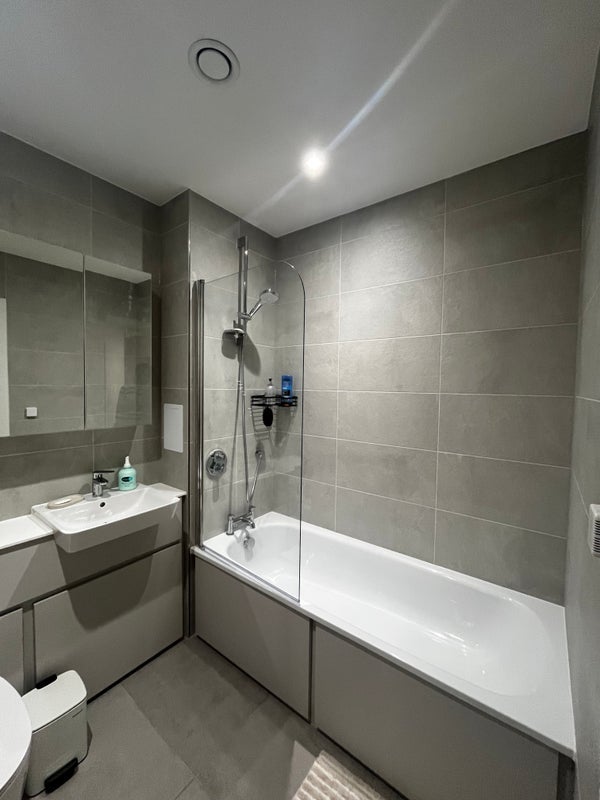 Flat Keens Yard in Greater London