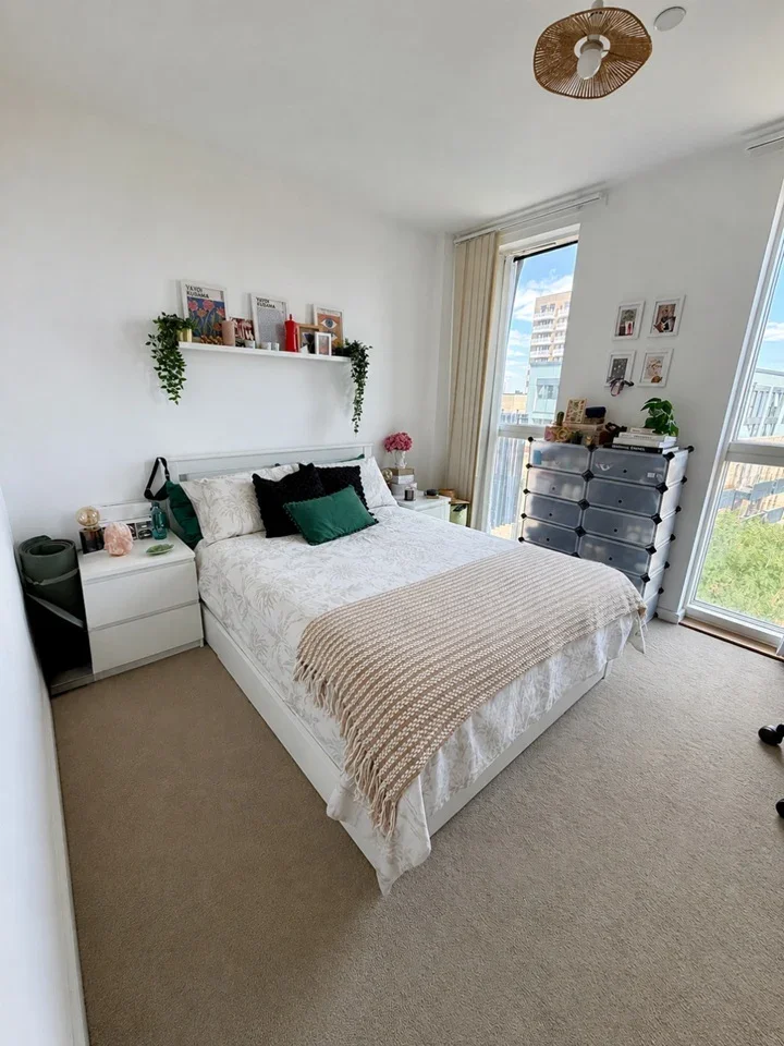 Room Bollo Lane in Greater London