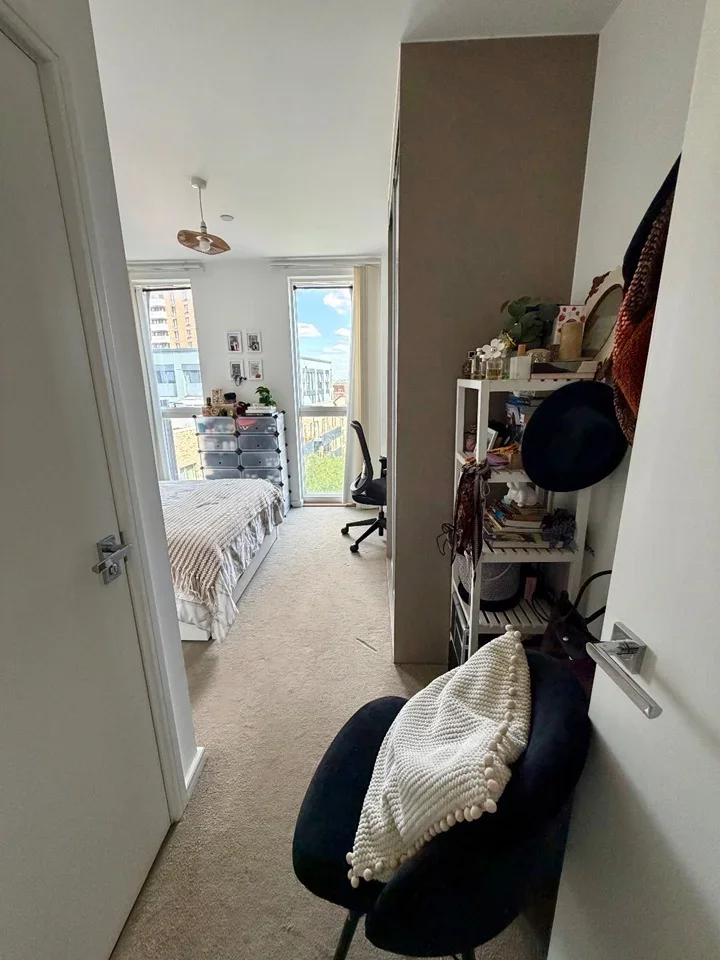 Room Bollo Lane in Greater London