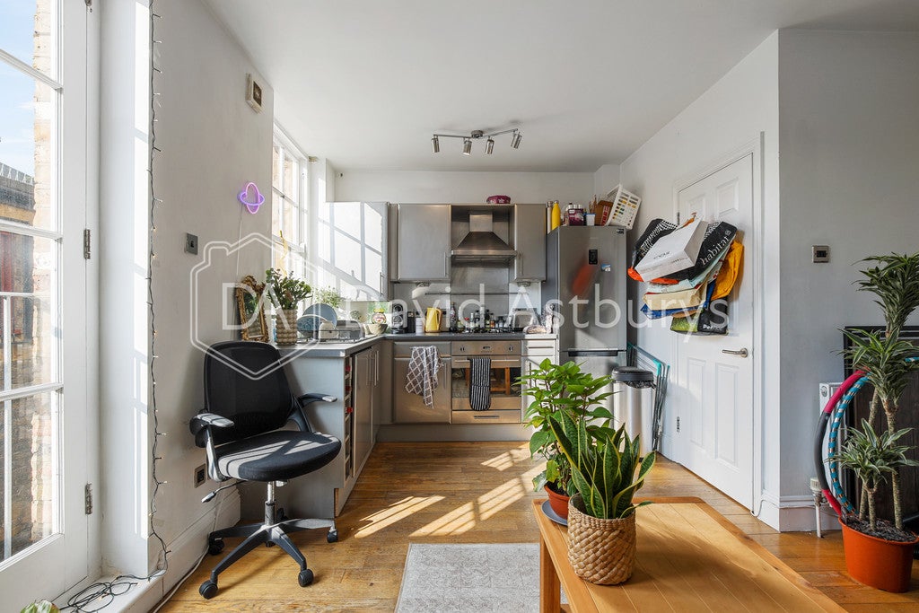 Flat Welshpool Street in Greater London