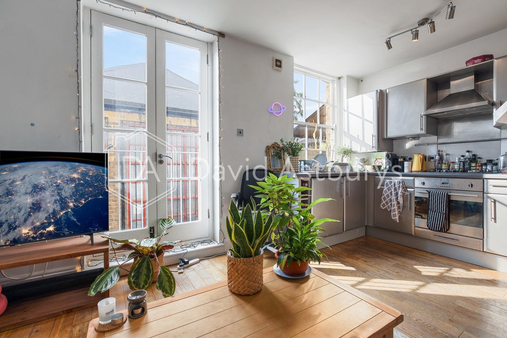Flat Welshpool Street in Greater London