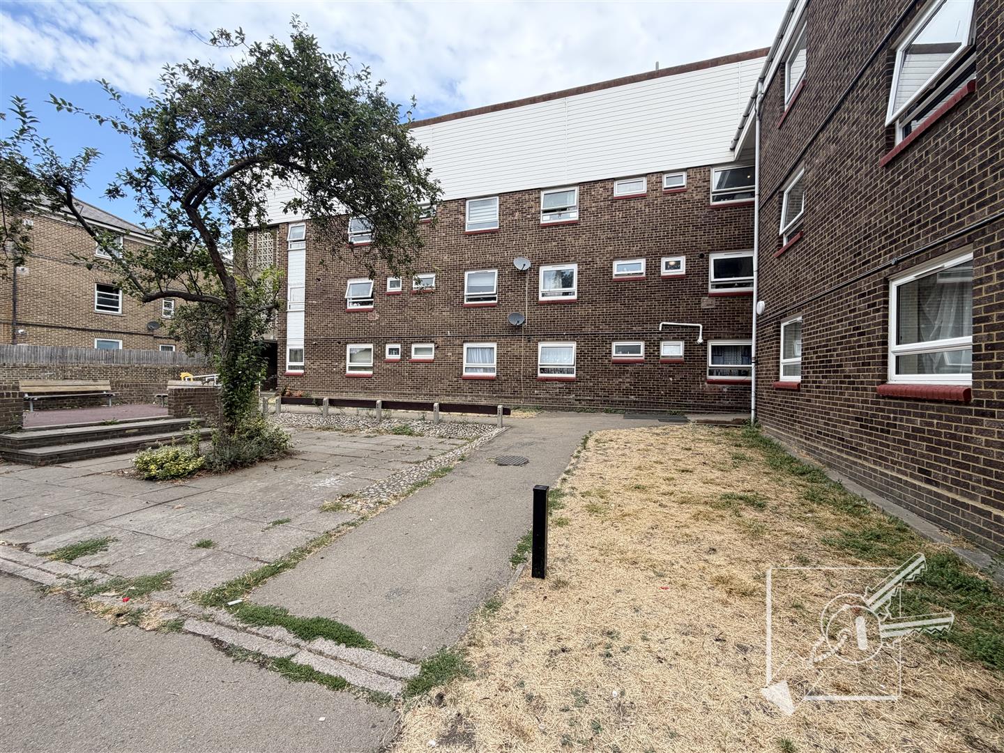 Flat Laburnum Grove in Gravesend