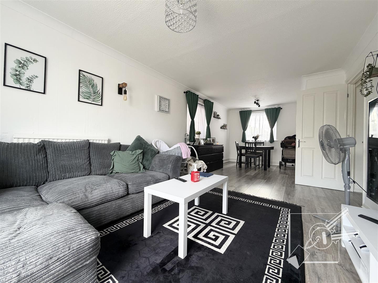 Flat Laburnum Grove in Gravesend