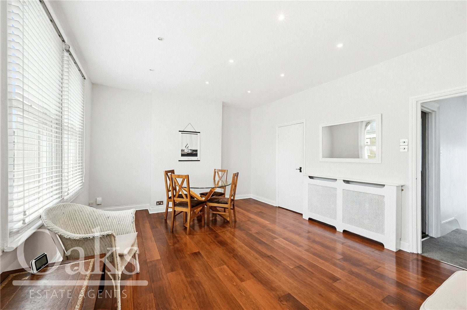 Flat Clifton Road in Greater London