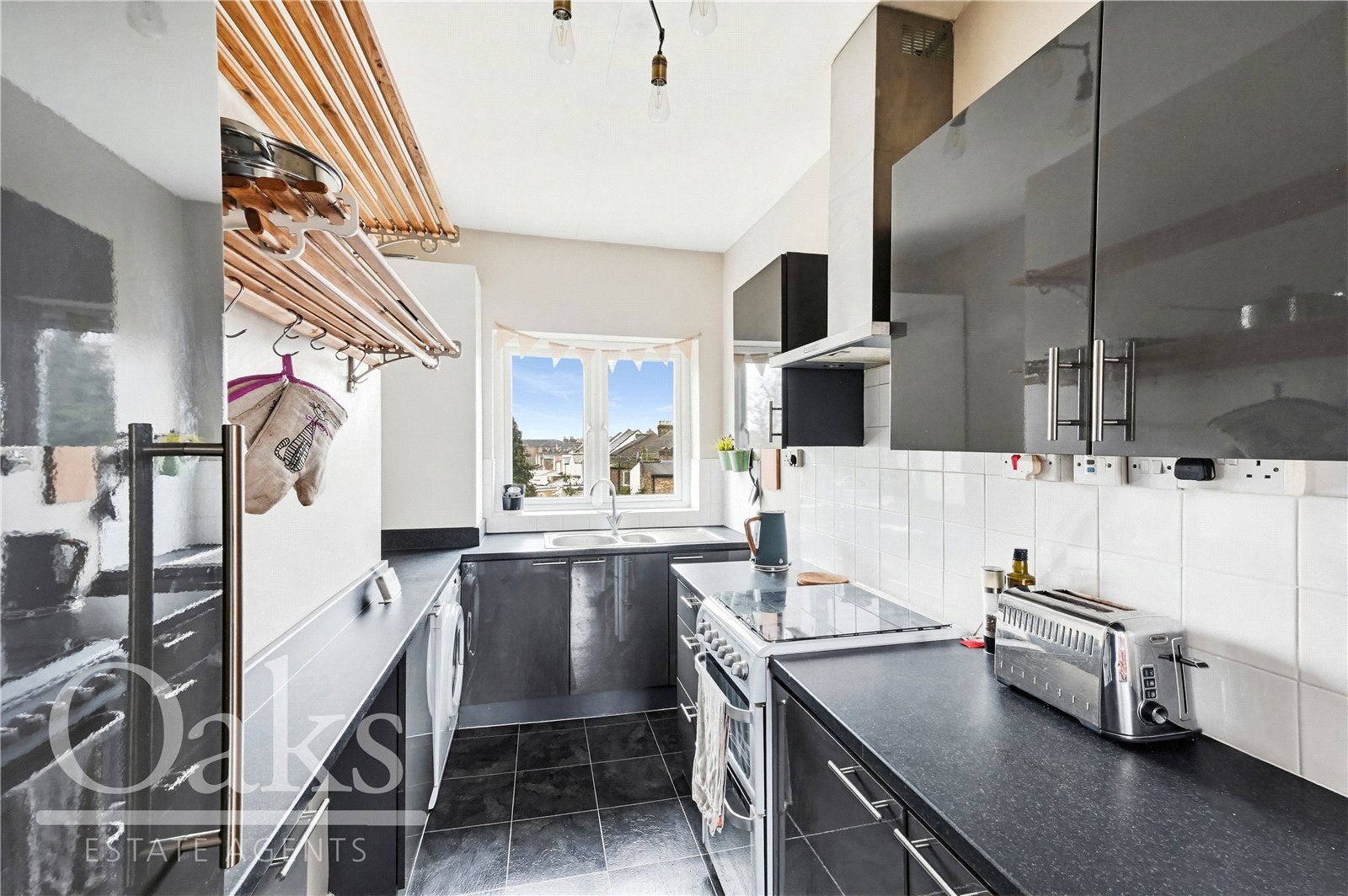 Flat Clifton Road in Greater London