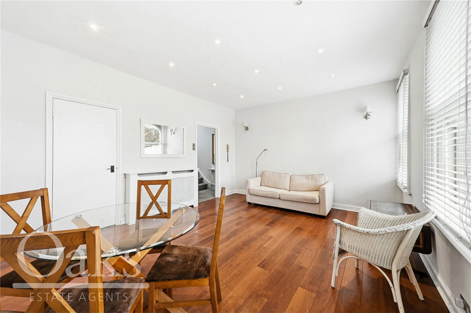 Flat Clifton Road in Greater London