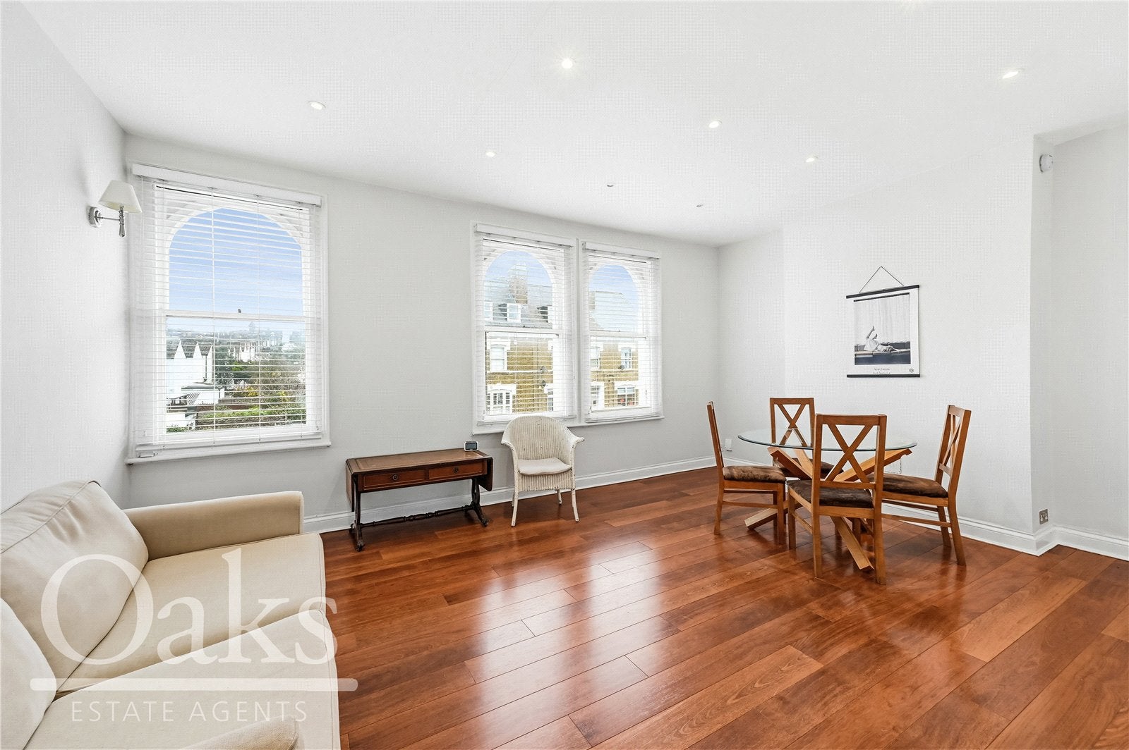 Flat Clifton Road in Greater London