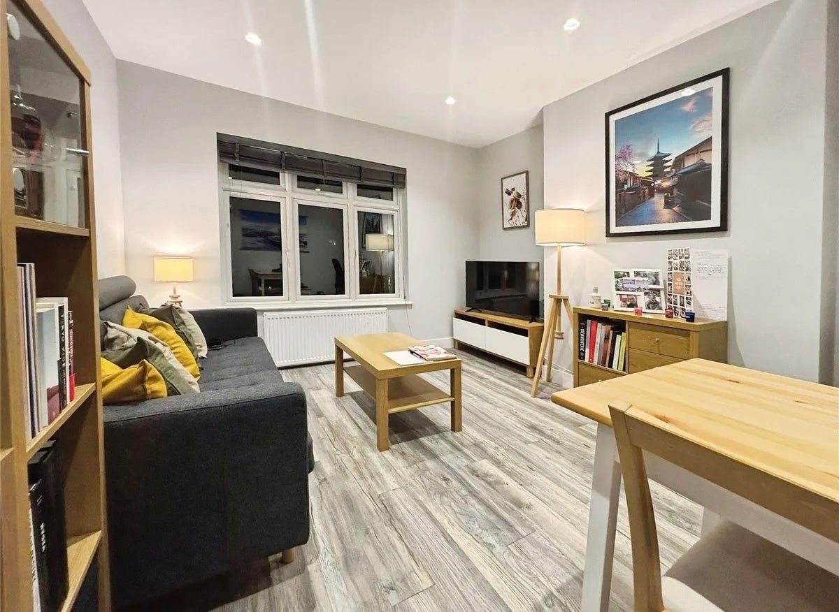 Flat Percy Road in Greater London