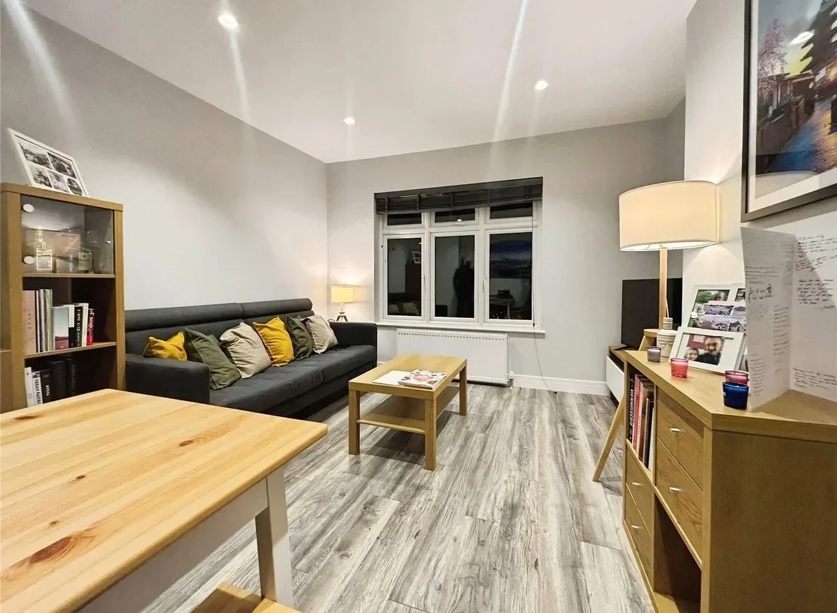 Flat Percy Road in Greater London