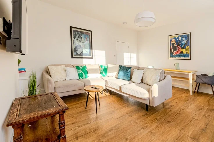 Flat Bramber Road in Greater London