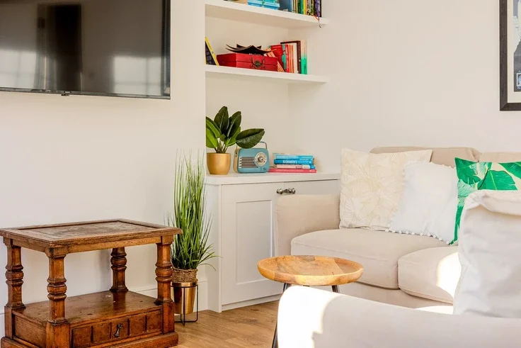 Flat Bramber Road in Greater London