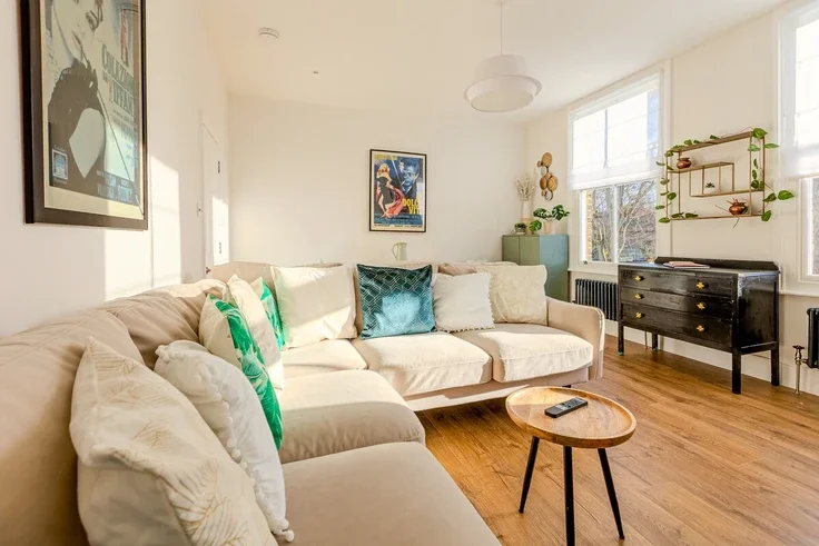 Flat Bramber Road in Greater London