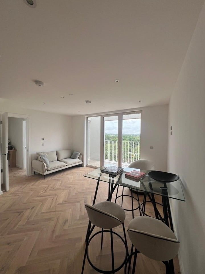 Flat Trim Street in Greater London